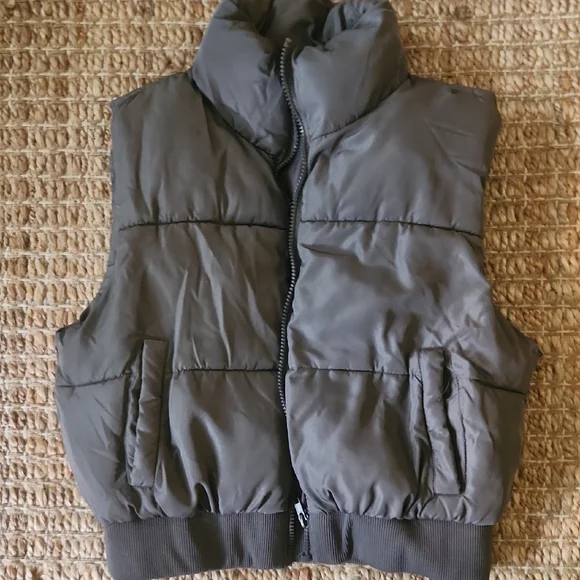 Madden Girl Gray Puffer Vest - Picture 1 of 5